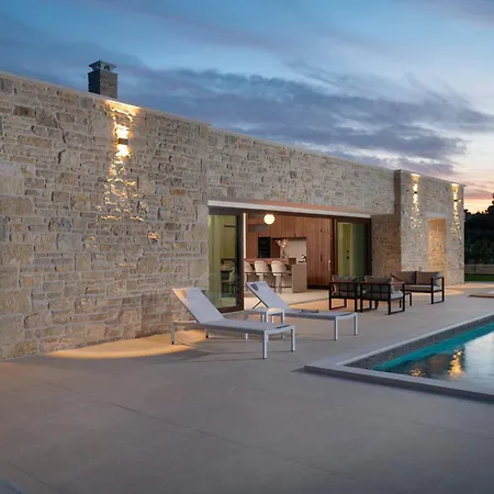 Feriehus My Dalmatia - Kastel Mrkic Ii With Private Swimming Pool, Sauna, Jacuzzi And Sport Playground