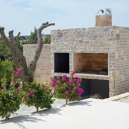 My Dalmatia - Kastel Mrkic Ii With Private Swimming Pool, Sauna, Jacuzzi And Sport Playground Sveti Filip i Jakov