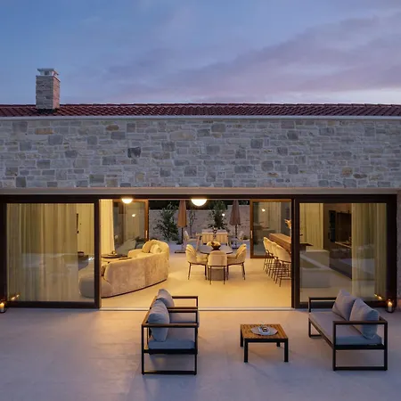 My Dalmatia - Kastel Mrkic Ii With Private Swimming Pool, Sauna, Jacuzzi And Sport Playground Sveti Filip i Jakov