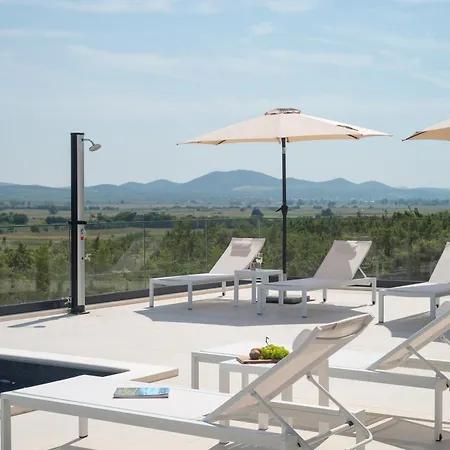 Feriehus My Dalmatia - Kastel Mrkic Ii With Private Swimming Pool, Sauna, Jacuzzi And Sport Playground