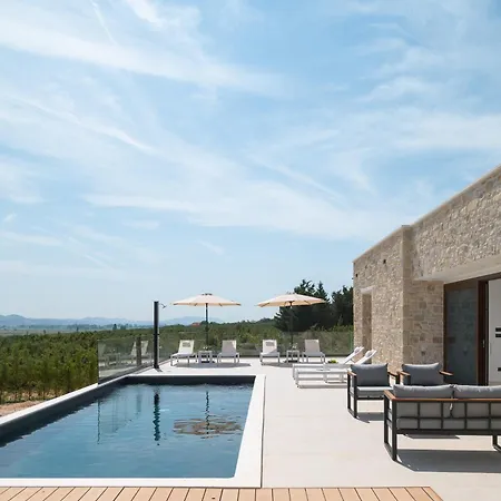 Feriehus My Dalmatia - Kastel Mrkic Ii With Private Swimming Pool, Sauna, Jacuzzi And Sport Playground