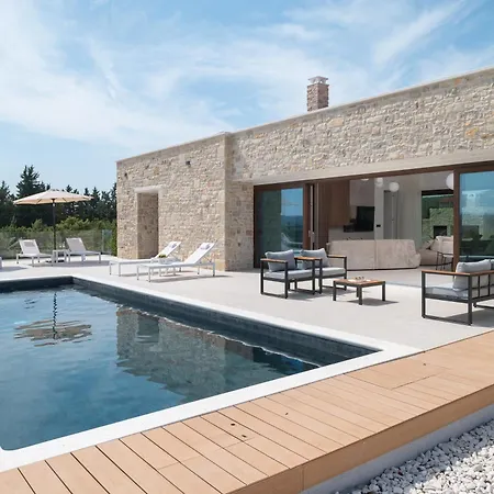 My Dalmatia - Kastel Mrkic Ii With Private Swimming Pool, Sauna, Jacuzzi And Sport Playground Feriehus Sveti Filip i Jakov